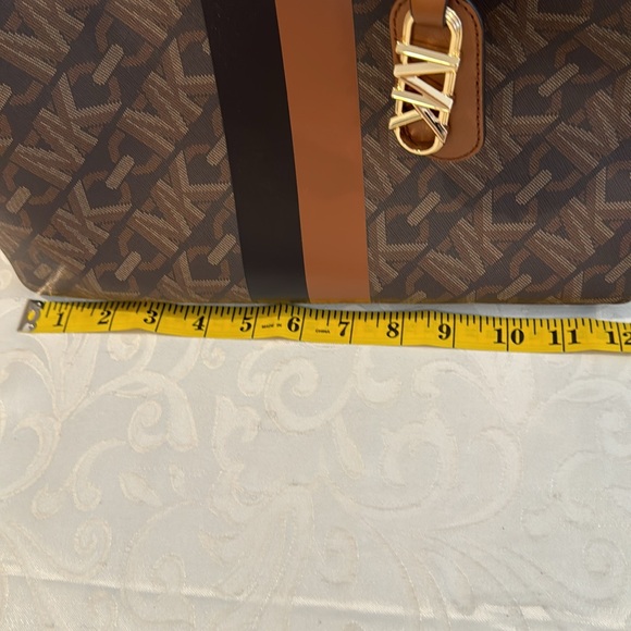 EUC Michael Kors Eliza Empire Logo Large Tote - Picture 9 of 13